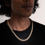 Iced Out Cuban Chain in Gold - 8mm